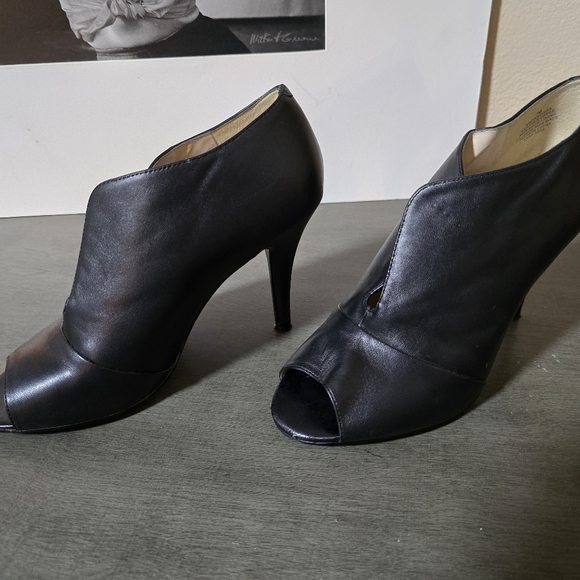 Nine West, black heels - Picture 2 of 8